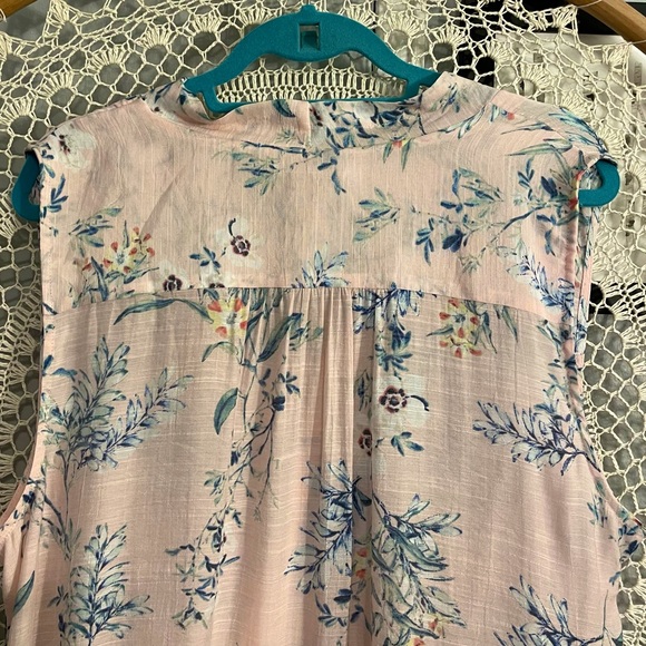 🌻Pastel Pink Floral Wrap Top - Picture 8 of 13